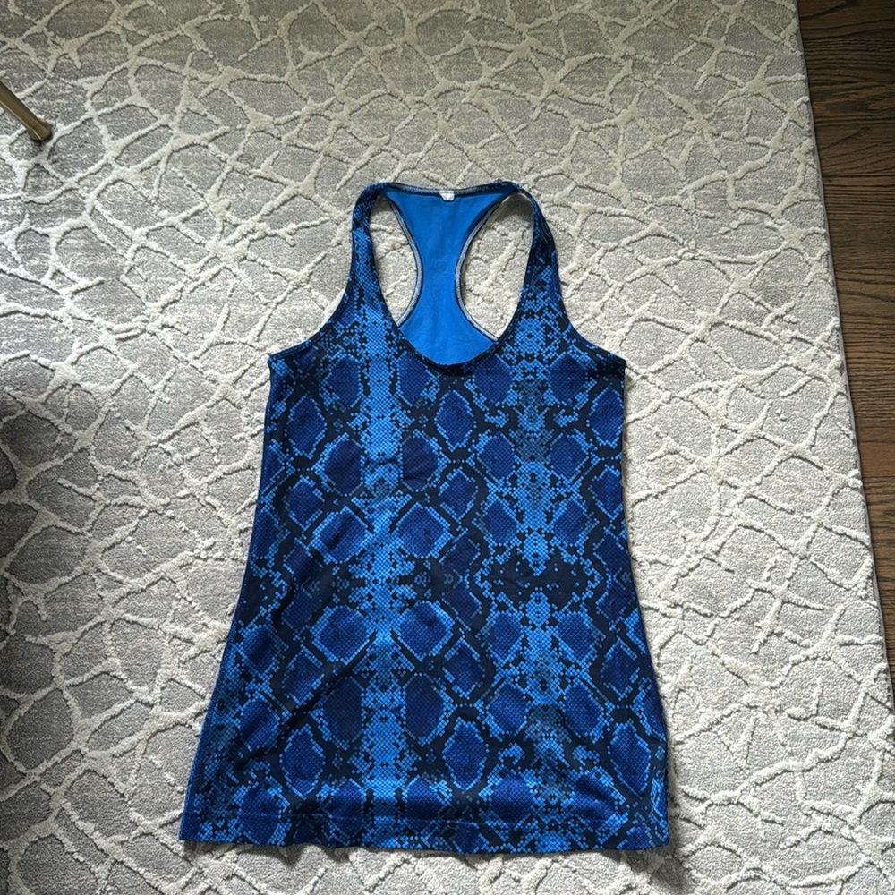 Lululemon top